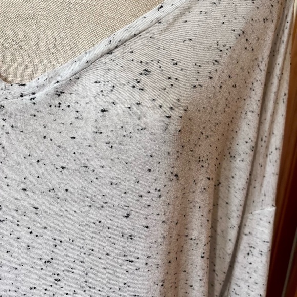 Express Large White Deep Vneck Elbow Length Black Dots Casual Shirt Oversized - Picture 4 of 7